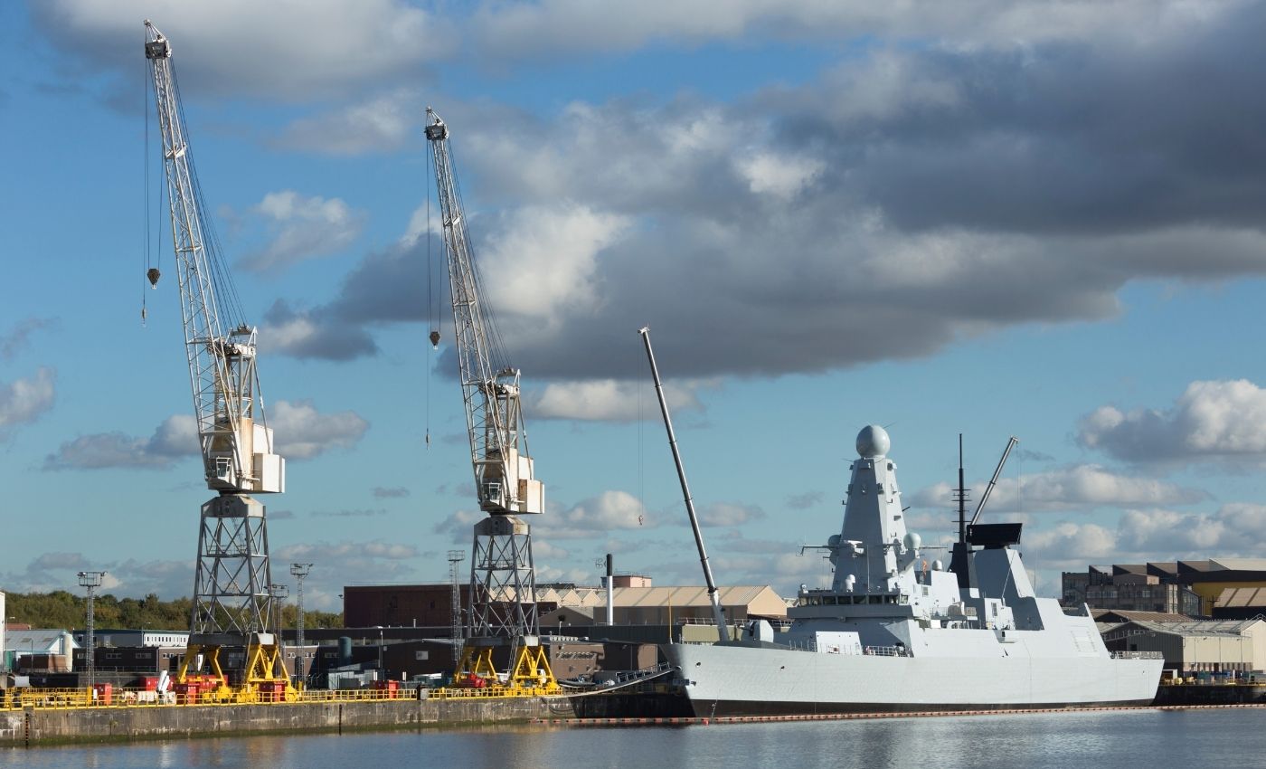 Lavorazione tubi in cantiere navale: sfide operative e soluzioni pratiche